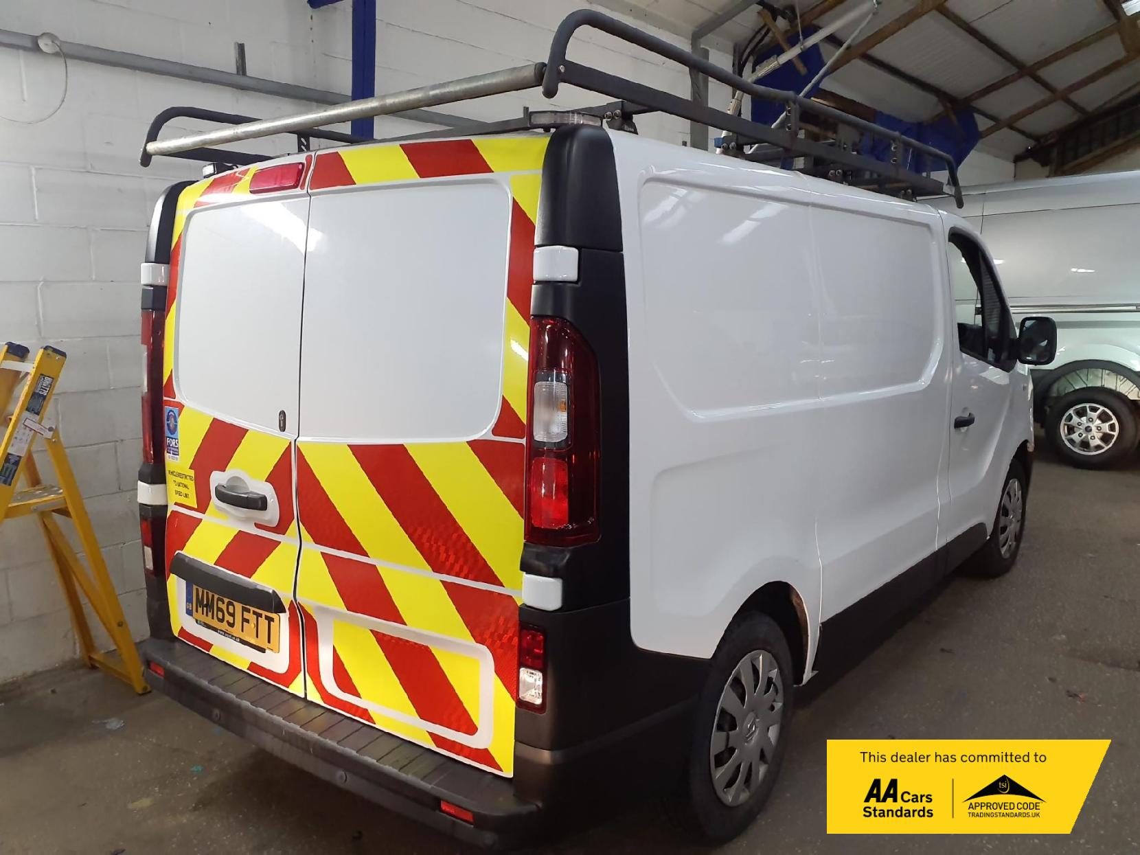 Renault Trafic 2.0 dCi ENERGY 28 Business Panel Van 5dr Diesel Manual SWB Standard Roof Euro 6 (s/s) (120 ps)