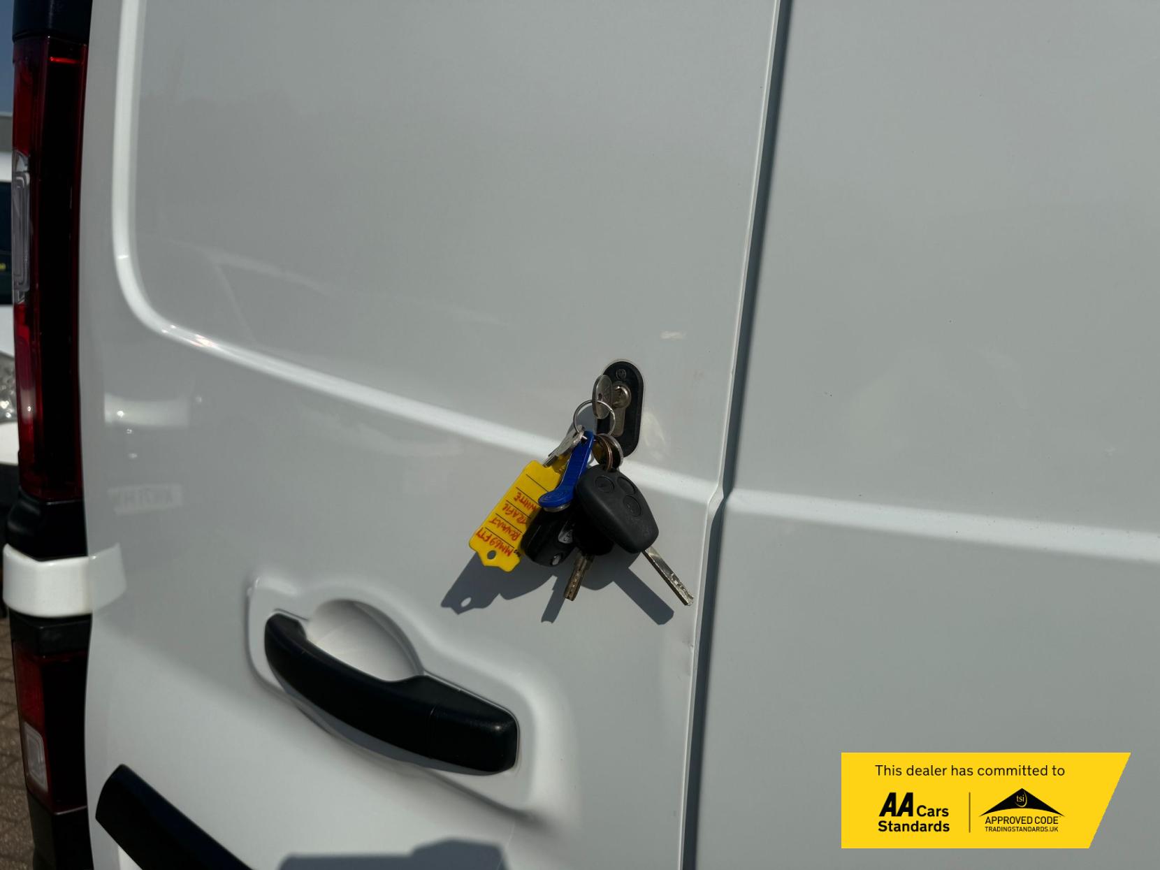 Renault Trafic 2.0 dCi ENERGY 28 Business Panel Van 5dr Diesel Manual SWB Standard Roof Euro 6 (s/s) (120 ps)