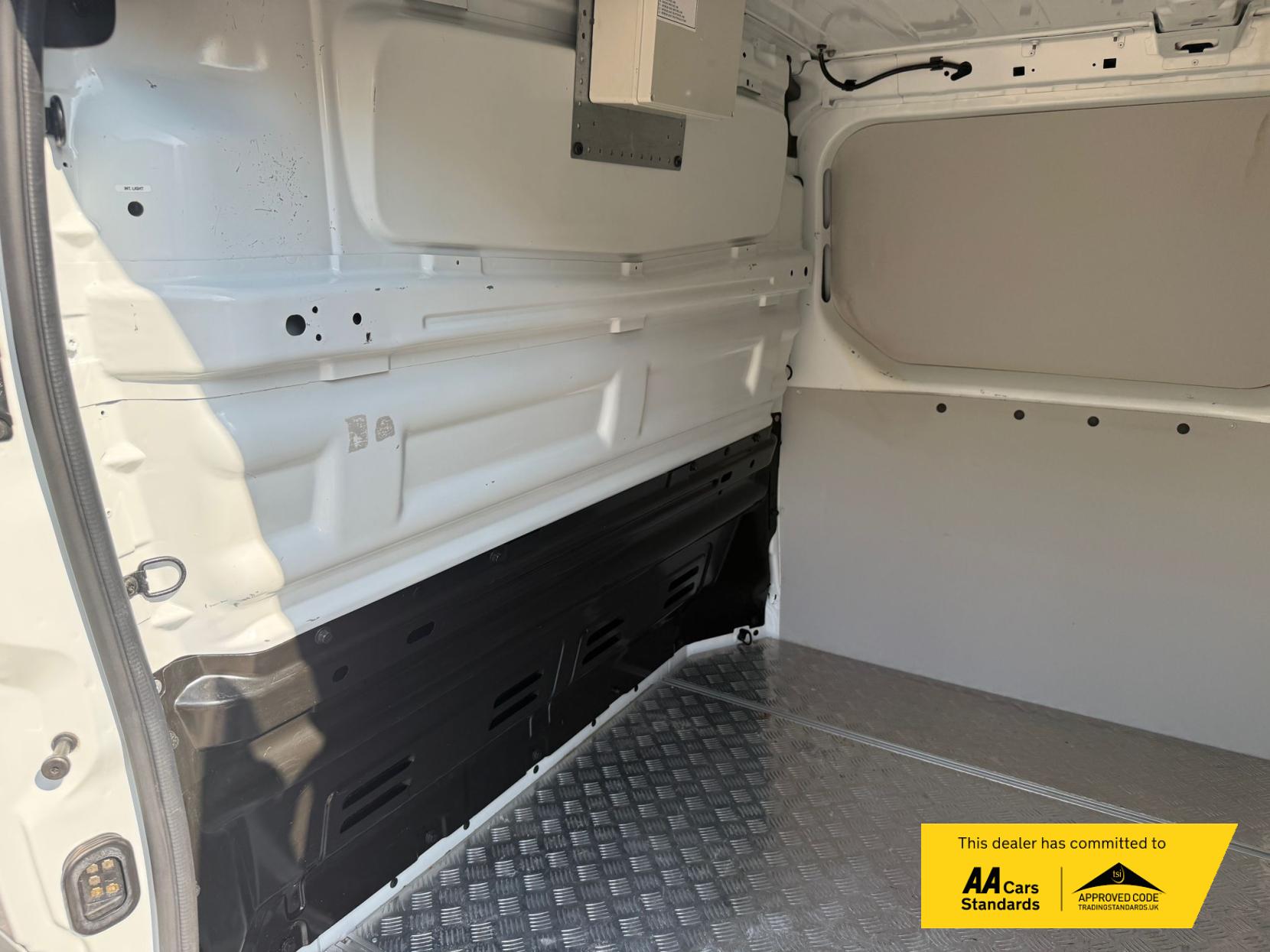 Renault Trafic 2.0 dCi ENERGY 28 Business Panel Van 5dr Diesel Manual SWB Standard Roof Euro 6 (s/s) (120 ps)