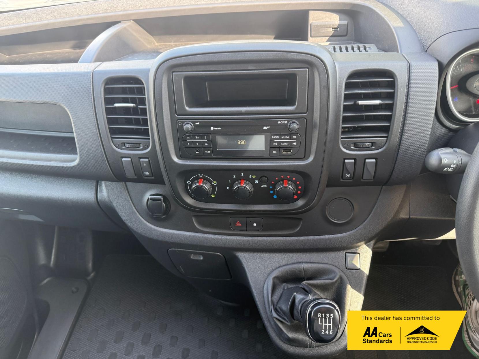 Renault Trafic 2.0 dCi ENERGY 28 Business Panel Van 5dr Diesel Manual SWB Standard Roof Euro 6 (s/s) (120 ps)