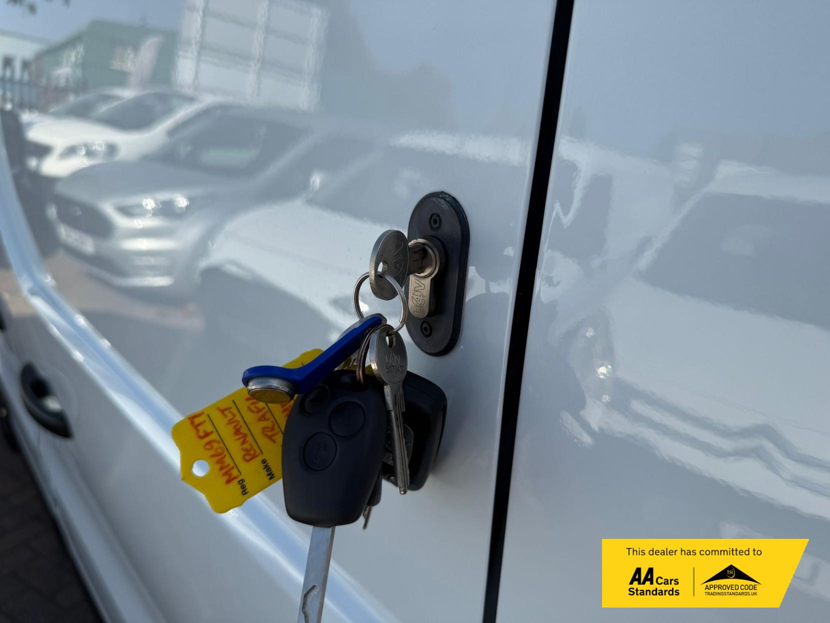 Renault Trafic 2.0 dCi ENERGY 28 Business Panel Van 5dr Diesel Manual SWB Standard Roof Euro 6 (s/s) (120 ps)