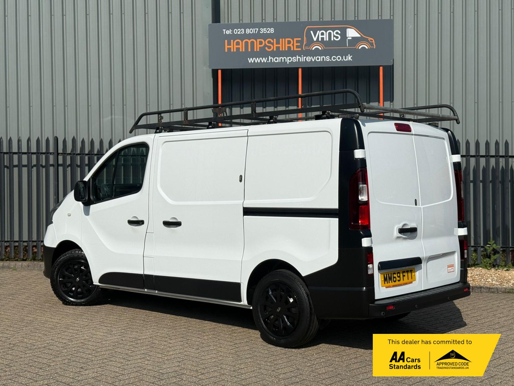 Renault Trafic 2.0 dCi ENERGY 28 Business Panel Van 5dr Diesel Manual SWB Standard Roof Euro 6 (s/s) (120 ps)