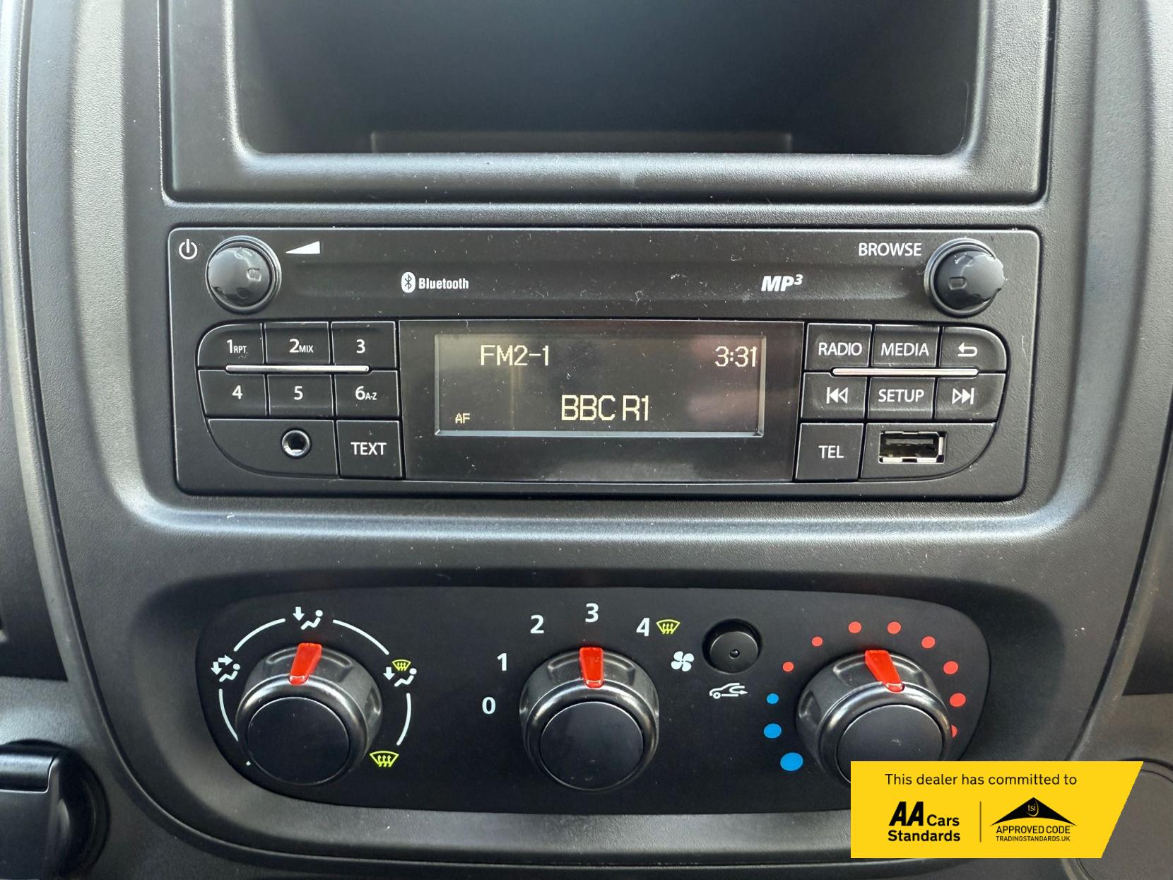 Renault Trafic 2.0 dCi ENERGY 28 Business Panel Van 5dr Diesel Manual SWB Standard Roof Euro 6 (s/s) (120 ps)