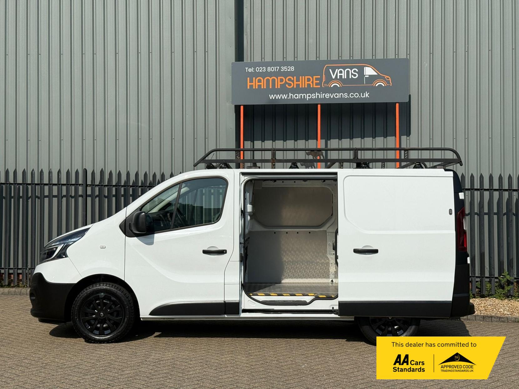Renault Trafic 2.0 dCi ENERGY 28 Business Panel Van 5dr Diesel Manual SWB Standard Roof Euro 6 (s/s) (120 ps)