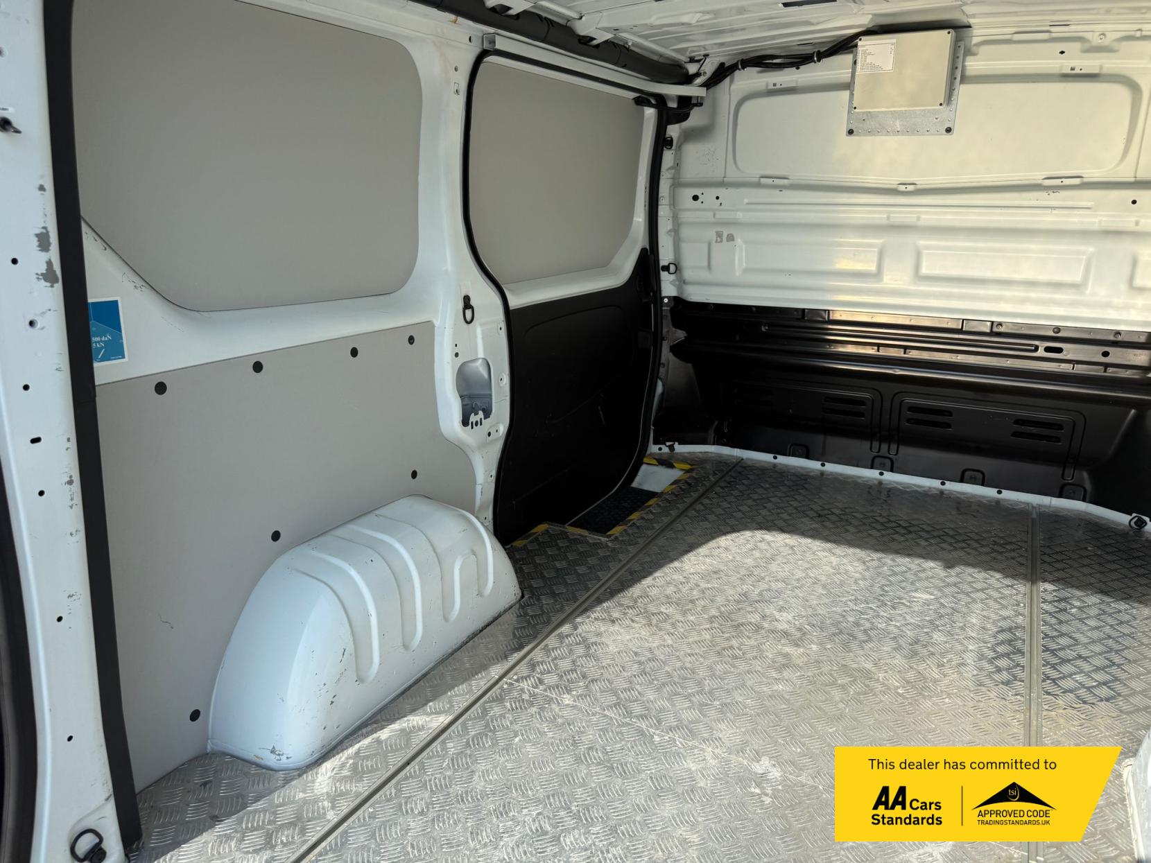Renault Trafic 2.0 dCi ENERGY 28 Business Panel Van 5dr Diesel Manual SWB Standard Roof Euro 6 (s/s) (120 ps)