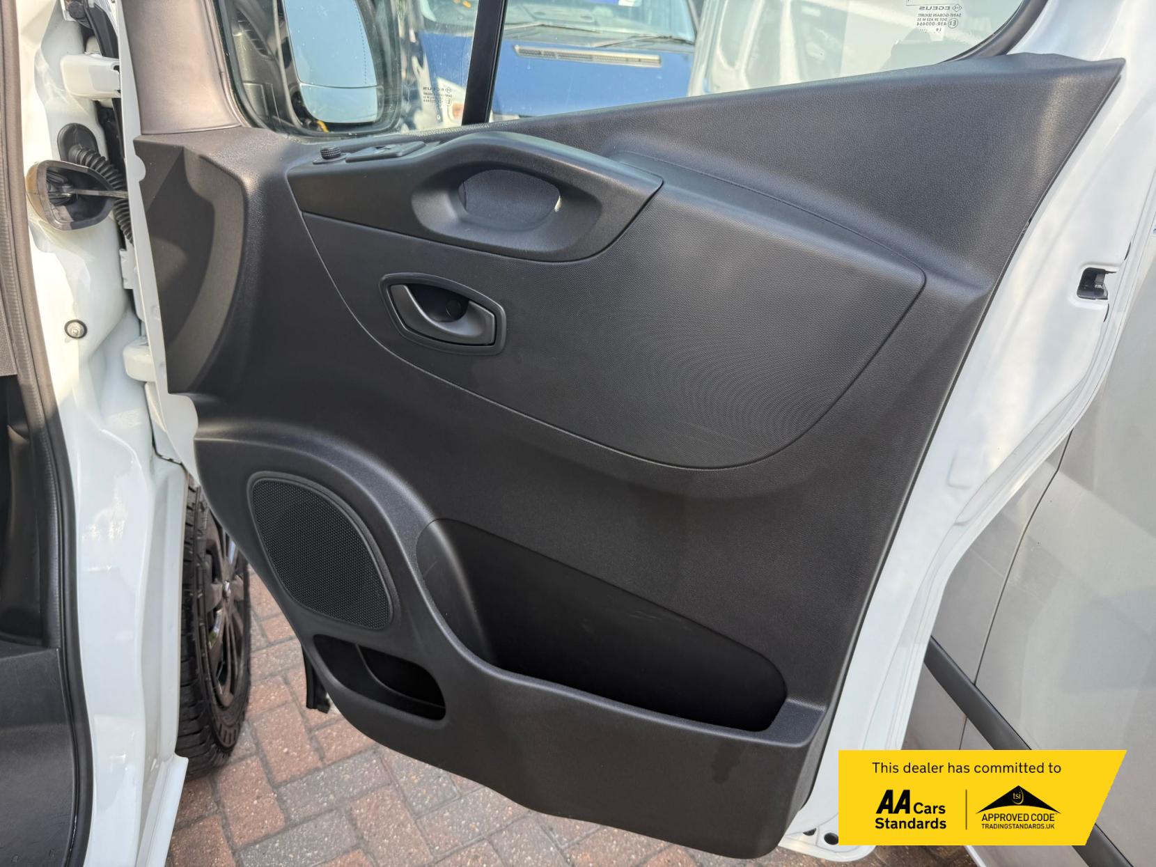 Renault Trafic 2.0 dCi ENERGY 28 Business Panel Van 5dr Diesel Manual SWB Standard Roof Euro 6 (s/s) (120 ps)