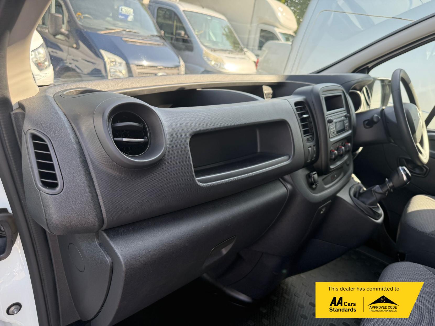 Renault Trafic 2.0 dCi ENERGY 28 Business Panel Van 5dr Diesel Manual SWB Standard Roof Euro 6 (s/s) (120 ps)