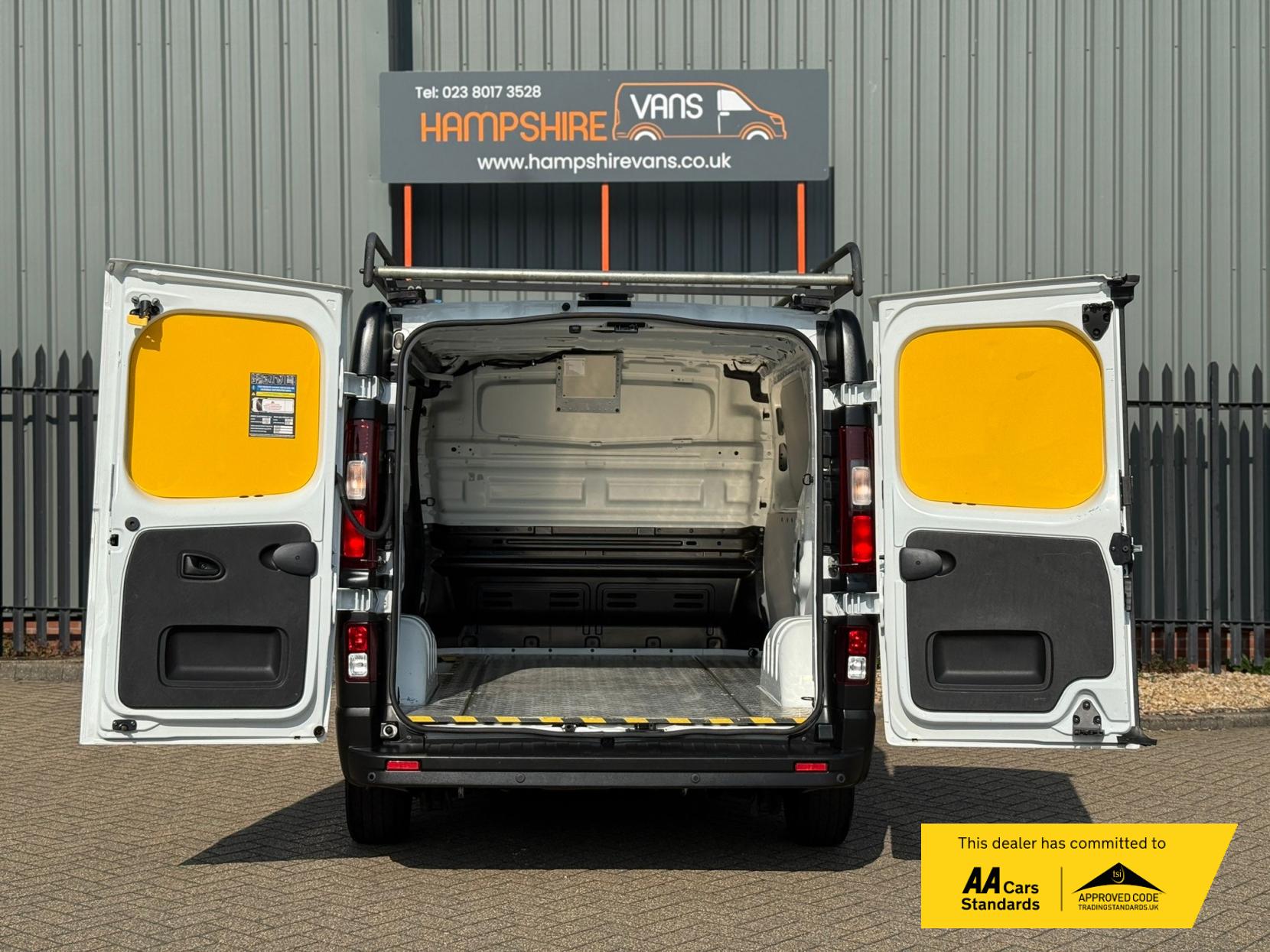 Renault Trafic 2.0 dCi ENERGY 28 Business Panel Van 5dr Diesel Manual SWB Standard Roof Euro 6 (s/s) (120 ps)