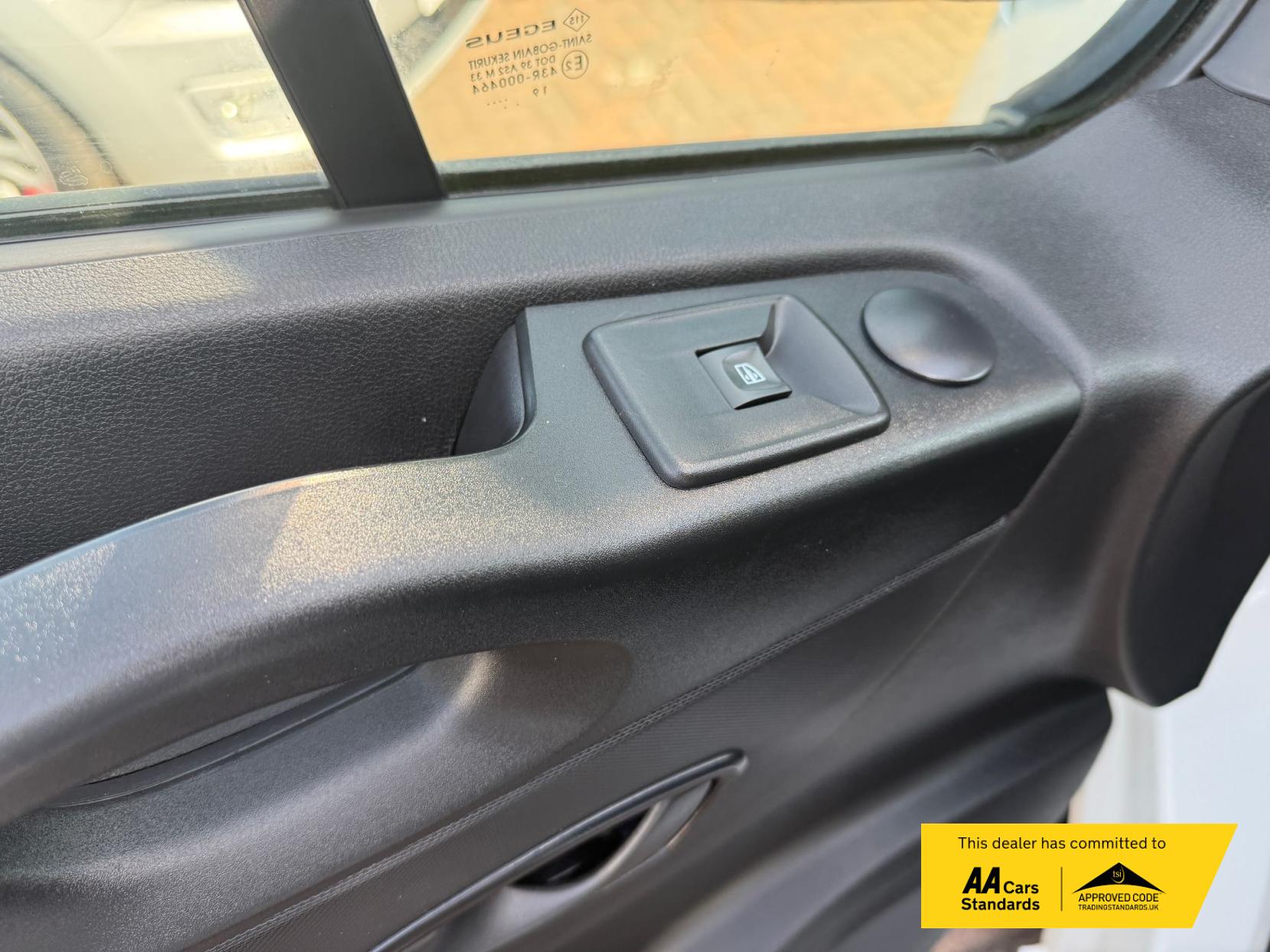 Renault Trafic 2.0 dCi ENERGY 28 Business Panel Van 5dr Diesel Manual SWB Standard Roof Euro 6 (s/s) (120 ps)