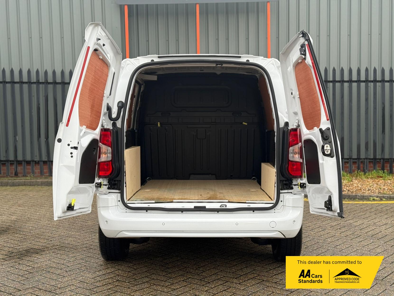 Vauxhall Combo 1.5 Turbo D 2300 Pro Panel Van 5dr Diesel Manual L1 H1 Euro 6 (s/s) (100 ps)