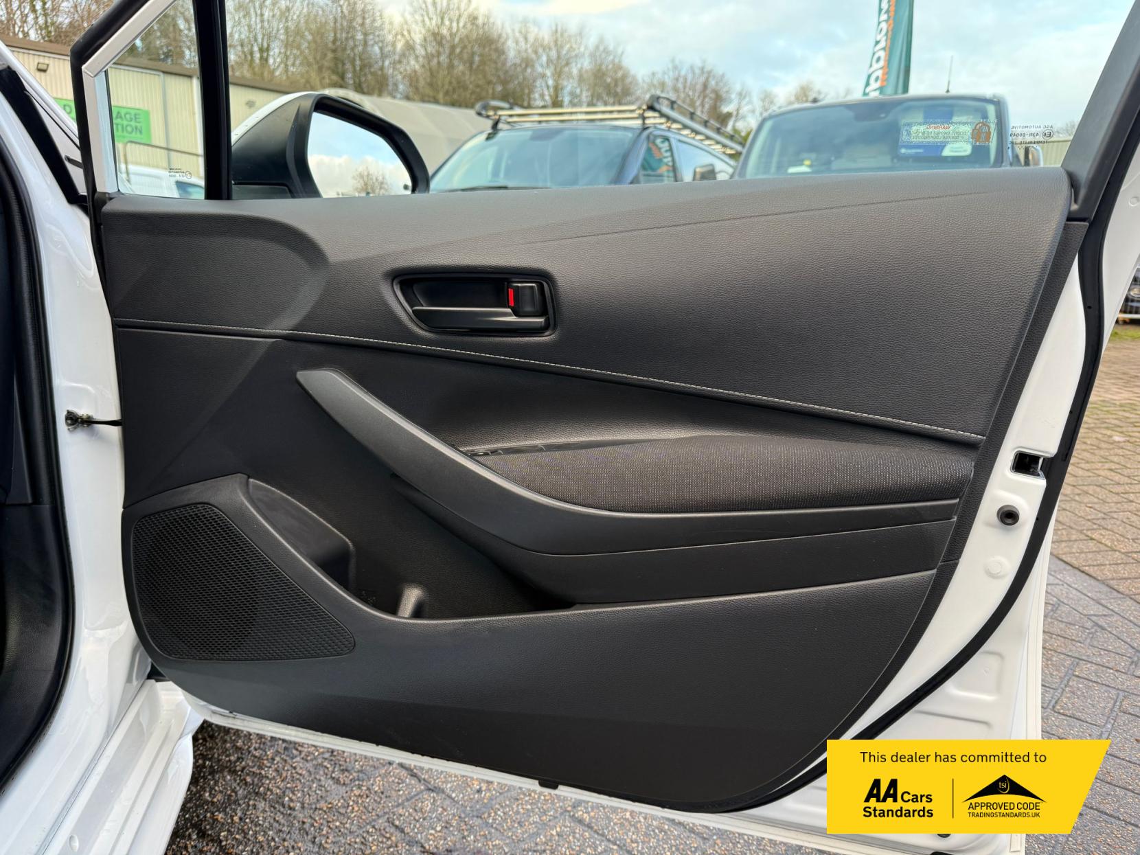 Toyota Corolla 1.8 VVT-h Car Derived Van 5dr Petrol Hybrid CVT Euro 6 (s/s) (140 ps)