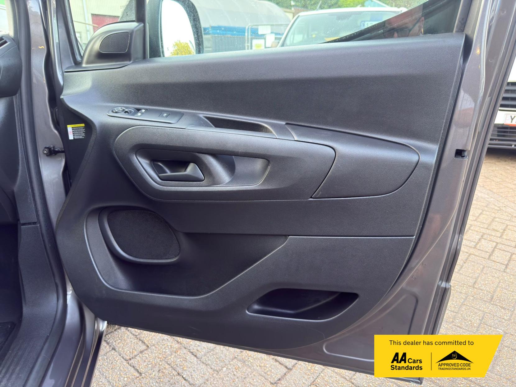 2023 Citroen e-Berlingo 800 50kWh Enterprise Edition M Panel Van 5dr Electric Auto SWB (7.4kW Charger) (136 ps) - Thumbnail 54