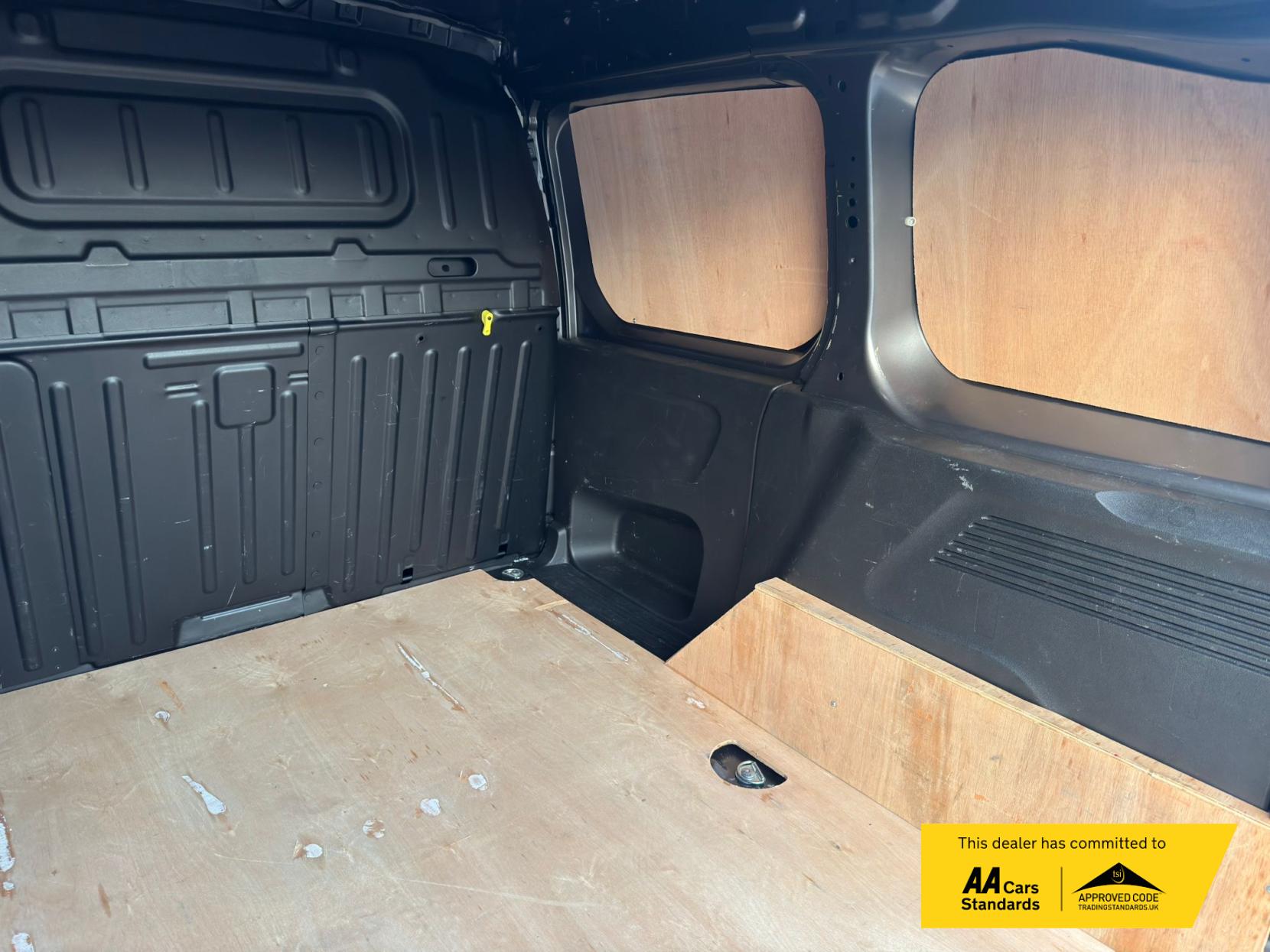 2023 Citroen e-Berlingo 800 50kWh Enterprise Edition M Panel Van 5dr Electric Auto SWB (7.4kW Charger) (136 ps) - Thumbnail 19