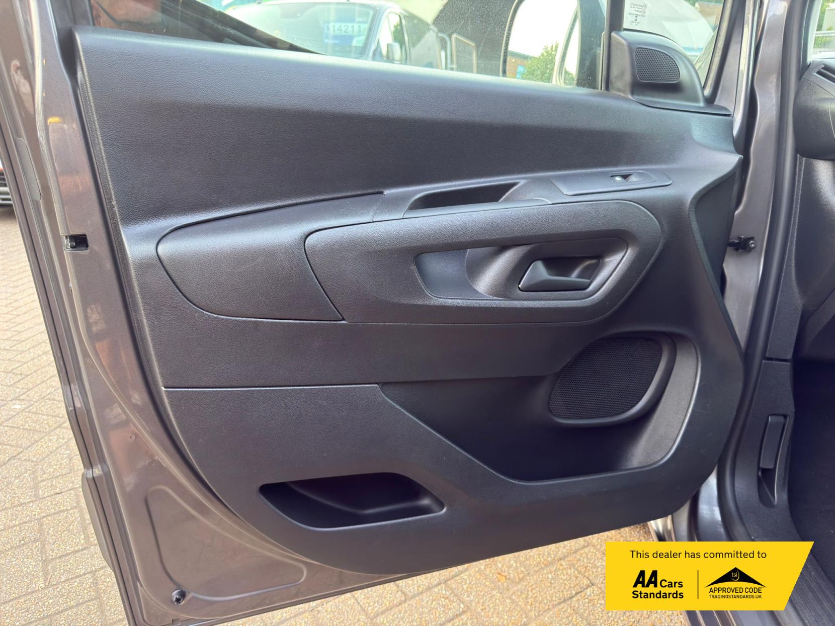 2023 Citroen e-Berlingo 800 50kWh Enterprise Edition M Panel Van 5dr Electric Auto SWB (7.4kW Charger) (136 ps) - Thumbnail 31