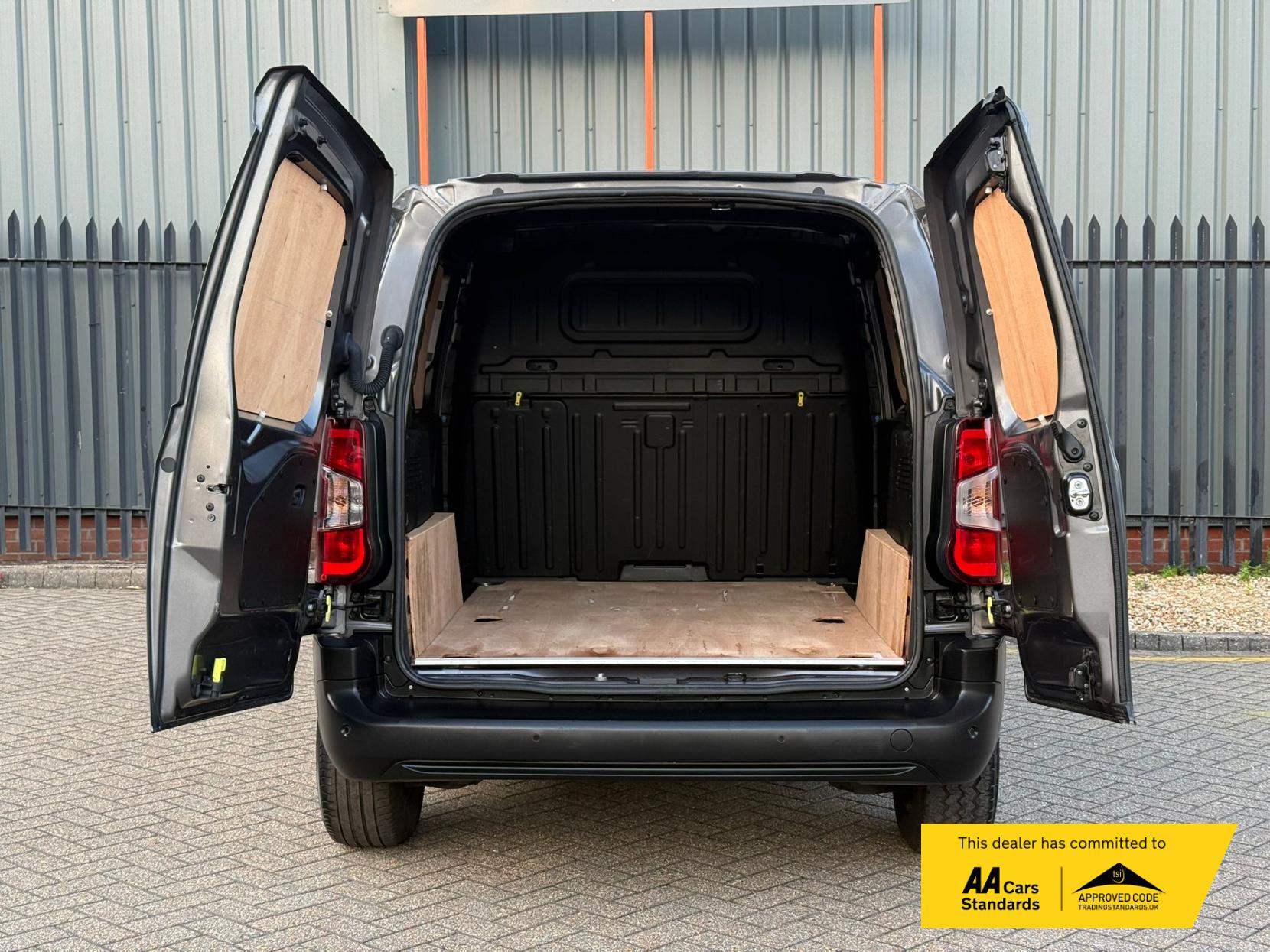 2023 Citroen e-Berlingo 800 50kWh Enterprise Edition M Panel Van 5dr Electric Auto SWB (7.4kW Charger) (136 ps) - Thumbnail 15
