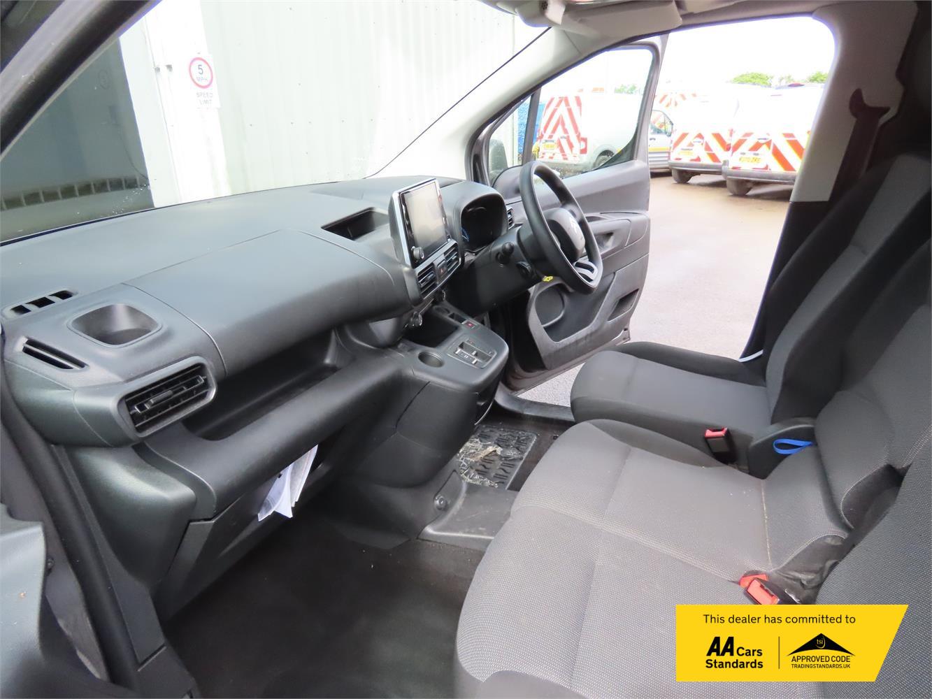 2023 Citroen e-Berlingo 800 50kWh Enterprise Edition M Panel Van 5dr Electric Auto SWB (7.4kW Charger) (136 ps) - Thumbnail 4