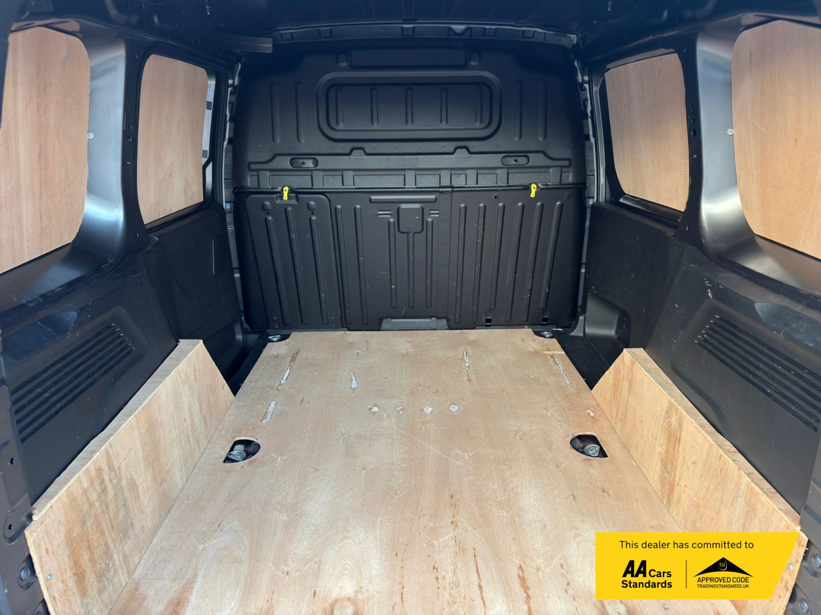 2023 Citroen e-Berlingo 800 50kWh Enterprise Edition M Panel Van 5dr Electric Auto SWB (7.4kW Charger) (136 ps) - Thumbnail 17