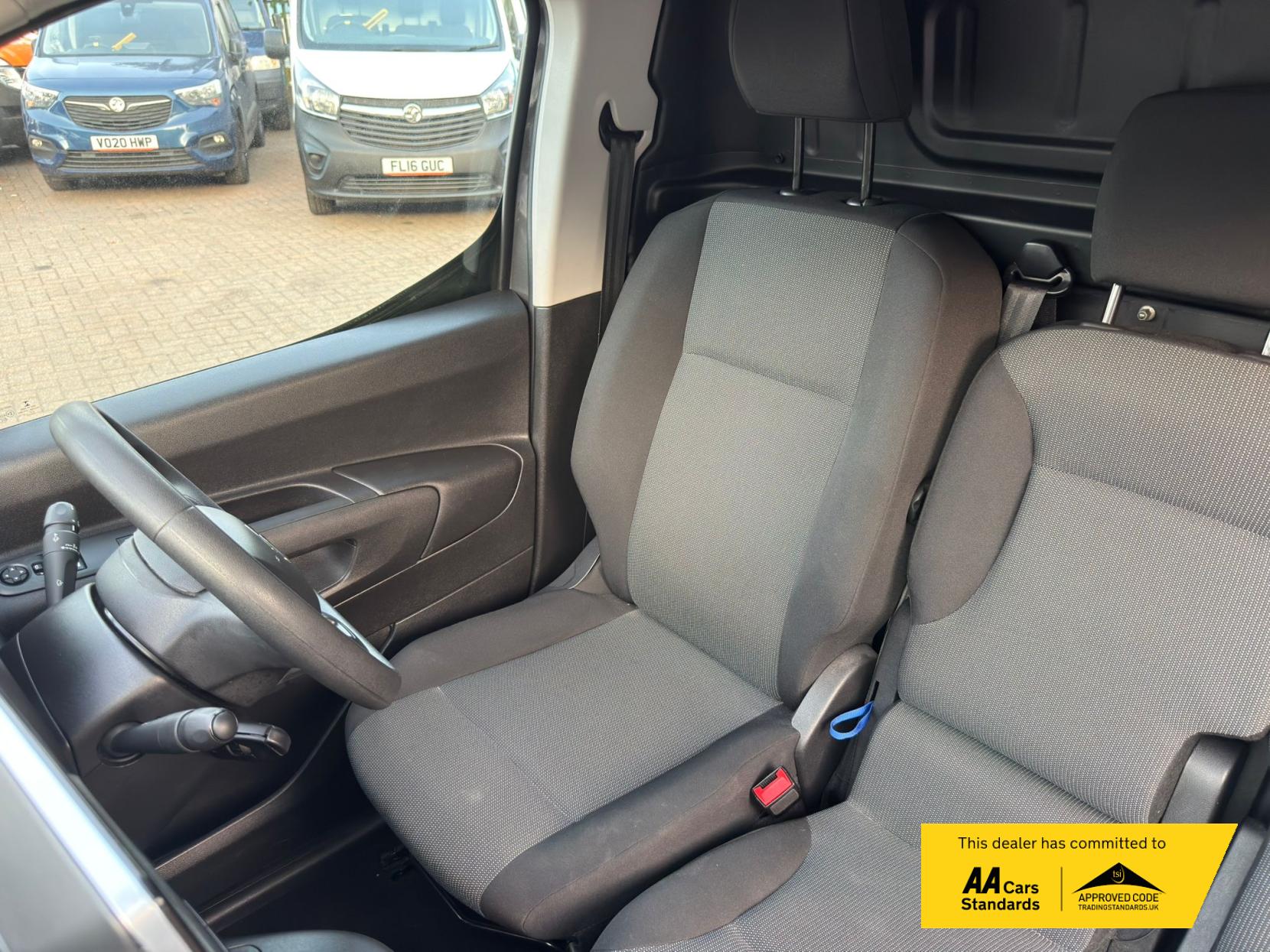 2023 Citroen e-Berlingo 800 50kWh Enterprise Edition M Panel Van 5dr Electric Auto SWB (7.4kW Charger) (136 ps) - Thumbnail 22